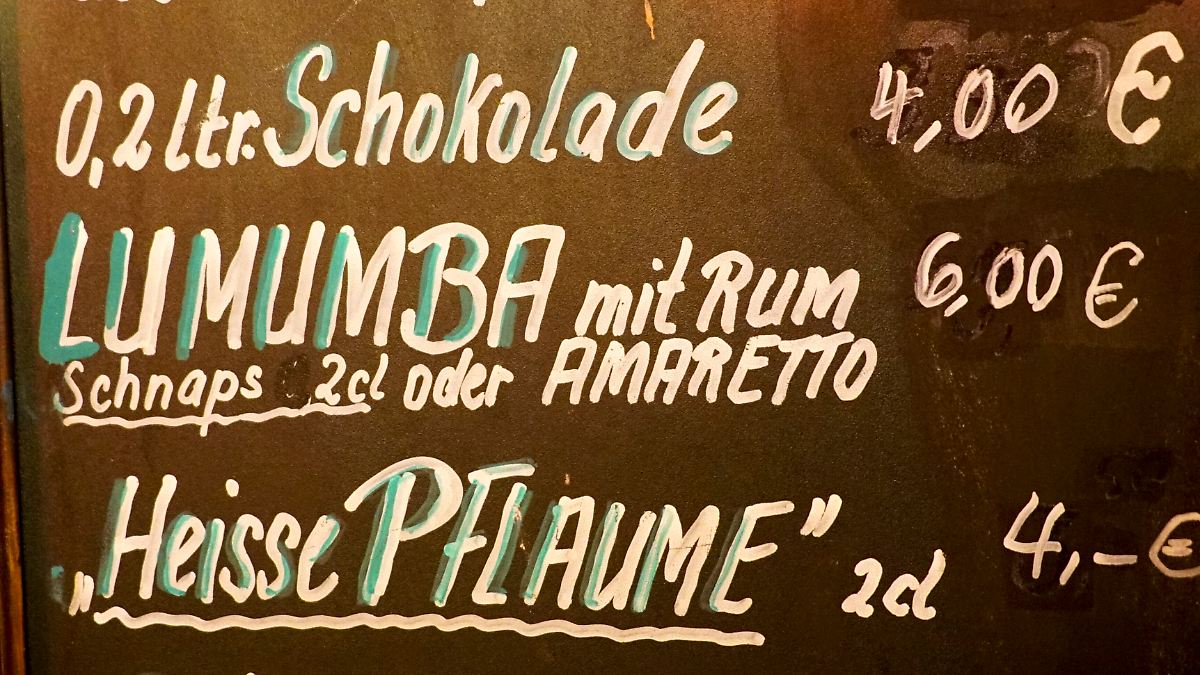 Kakao-mit-Rum-muss-anders-hei-en-Kasseler-Weihnachtsmarkt-streicht-Lumumba-von-Getr-nkeliste