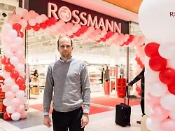 „Austritt instrumentalisiert“: Rossmann-Chef verteidigt dm in AfD-Debatte vehement