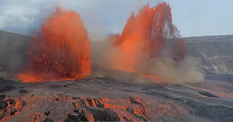 November-10-2025-Hawaii-Volcanoes-National-Park-Hawaii-USA-Hawaii-s-Kilauea-volcano-erupts-November-9-shooting-high-dual-lava-fountains-into-the-air-Lava-fountains-reached-a-maximum-of-1000-1100-ft-during-this-episode-according-to-the-HVO-The-episode-36-fountains-lasted-for-just-over-5-hours-and-produced-an-estimated-10-11-million-cubic-yards-of-lava-according-to-Hawaiian-Volcano-Observatory-and-U-S-Geological-Survey