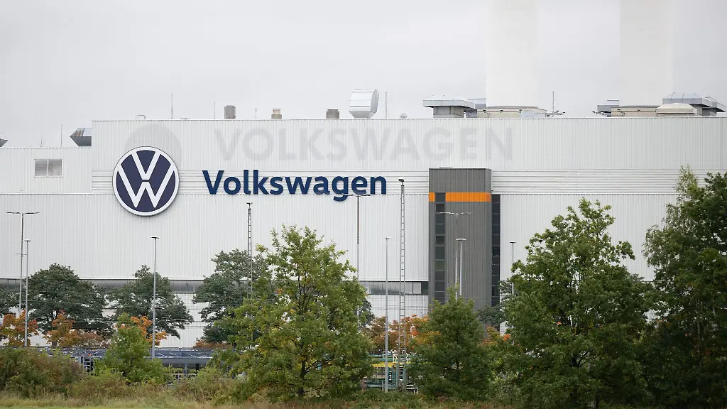 Ministerpraesident-Kretschmer-ist-zuversichtlich-fuer-die-Zukunft-von-VW-in-Sachsen