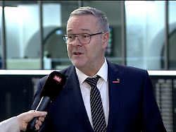 Jörg Dittrich: Aus dem Euro austreten zu wollen, "ist schädlich" Jörg Dittrich: Aus dem Euro austreten zu wollen, "ist schädlich"