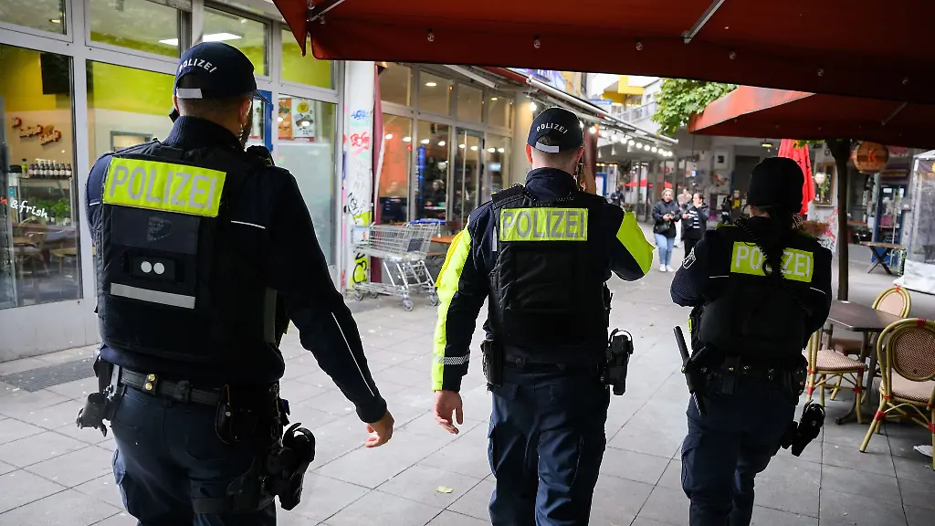 Durch-umfangreiche-Aenderungen-des-Berliner-Sicherheits-und-Ordnungsgesetzes-ASOG-erhaelt-die-Polizei-weitergehende-Befugnisse