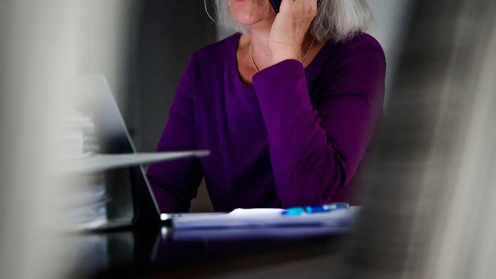 Das-Telefon-ist-ein-beliebtes-Hilfsmittel-fuer-Betrueger