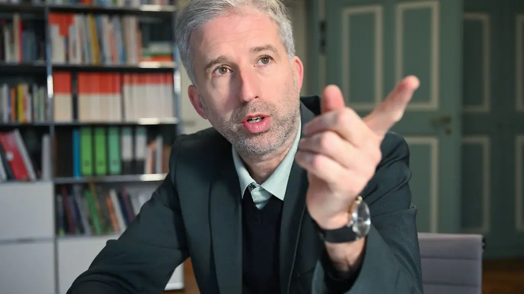 Der-Oberbuergermeister-von-Tuebingen-aergert-sich-ueber-den-Datenschutz