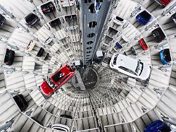 Zwischen Krise und Turnaround: Was uns 2025 über die Zukunft der deutschen Autobauer verrät