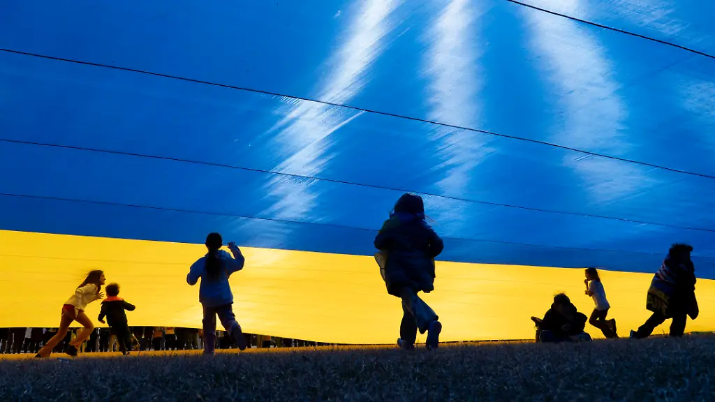 Children-play-under-an-Ukrainian-flag-as-demonstrators-rally-in-support-of-Ukraine-at-The-Ellipse-near-the-White-House-in-Washington-Saturday-March-8-2025