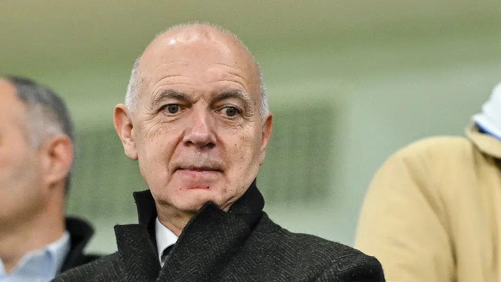 DFB-Praesident-Bernd-Neuendorf-Germany-Looks-on-during-the-FIFA-World-Cup-2026-qualifier-match-between-Luxembourg-and-Germany-at-Stade-de-Luxembourg-on-November-14-2025-in-Luxembourg-Luxembourg