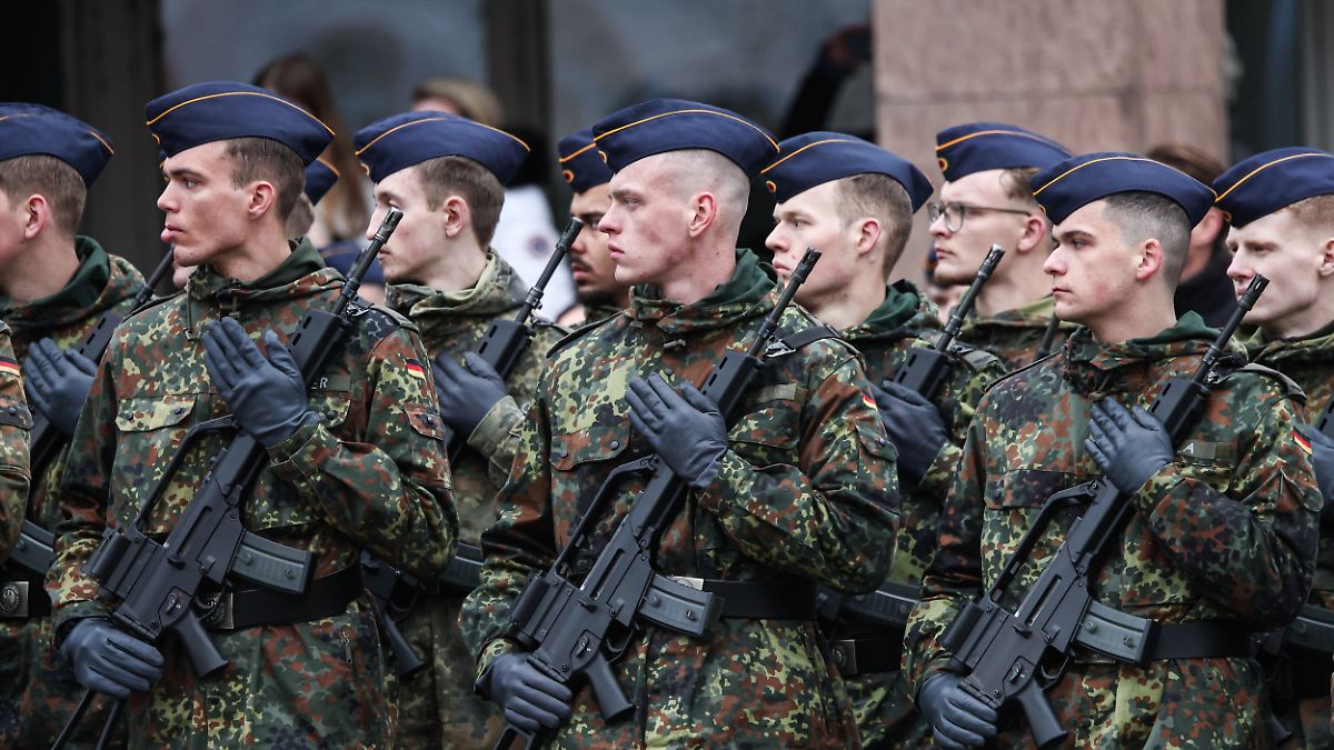 Falls-Freiwilligkeit-scheitert-Chef-des-Verteidigungsausschusses-will-2027-ber-Wehrpflicht-abstimmen