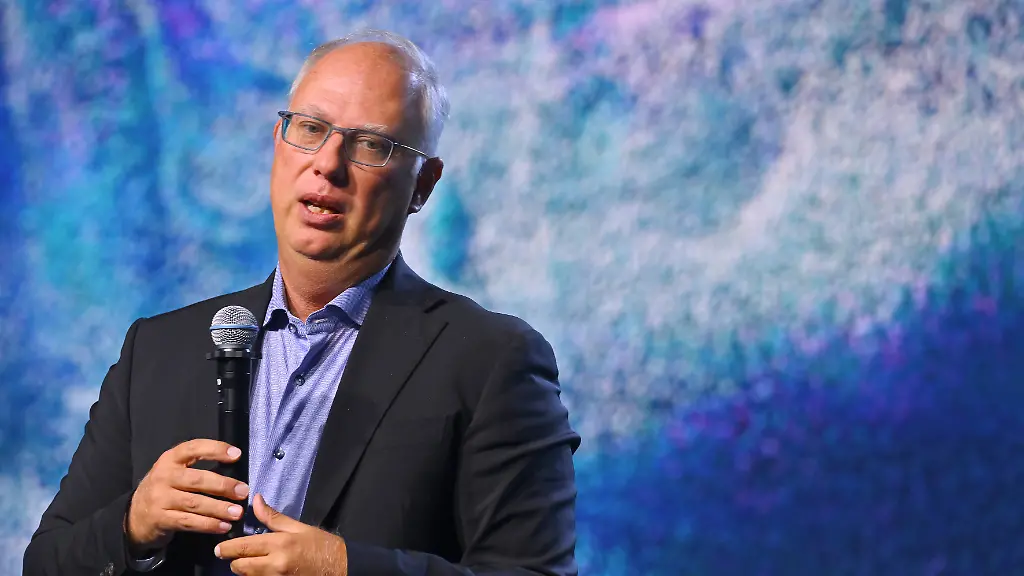 Putin-envoy-Dmitriyev-says-Europe-lost-1-4-trillion-by-abandoning-Russian-gas-MOSCOW-RUSSIA-NOVEMBER-20-Russian-Presidential-Special-Envoy-for-International-Economic-Cooperation-and-CEO-of-the-Russian-Direct-Investment-Fund-Kiril-Dmitriyev-delivers-a-speech-during-the-AI-Journey-forum-in-Moscow-Russia-on-November-20-Sefa-Karacan-Anadolu-Moscow-Russia-Editorial-use-only-Please-get-in-touch-for-any-other-usage