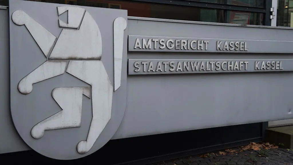 Zwei-Polizisten-sollen-einen-Mann-nach-Einschaetzung-der-Staatsanwaltschaft-vorschriftswidrig-transportiert-haben