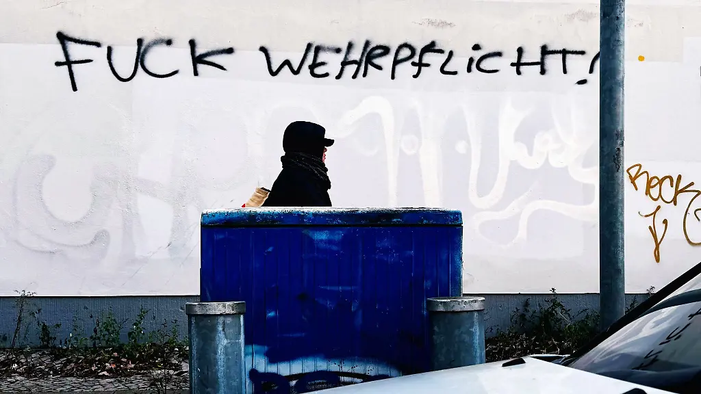 Allein-in-Frankfurt-wollen-Schuelerinnen-und-Schueler-von-15-Schulen-gegen-die-geplante-Wehrpflicht-auf-die-Strasse-gehen
