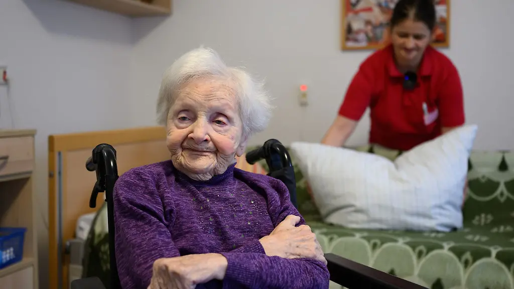 Die-111-Jahre-alte-Ilse-Neumann-aus-Taucha-bei-Leipzig-ist-die-wohl-aelteste-Saechsin-und-einer-der-aeltesten-Menschen-in-Deutschland