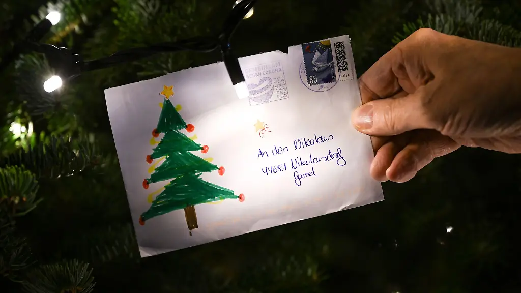 Bereits-im-Laufe-des-Jahres-kommen-Briefe-aus-aller-Welt-an