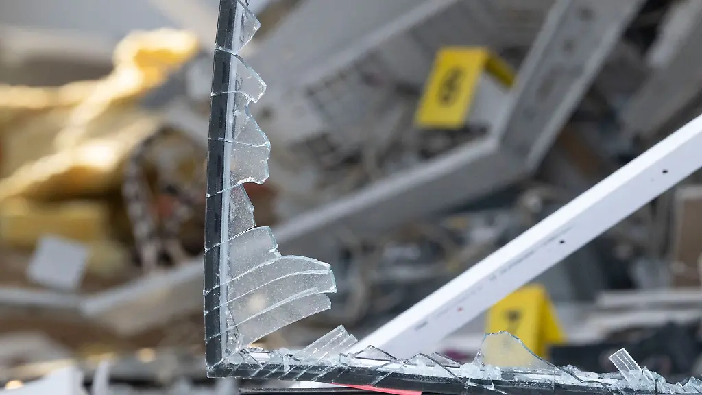 In-einer-Bankfiliale-in-Coswig-ist-in-der-Nacht-zum-Freitag-ein-Geldautomat-gesprengt-worden-Symboldbild