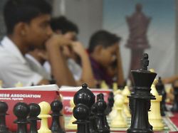 Dreijähriger besiegt Erwachsene: Indisches Wunderkind erreicht Schach-Meilenstein