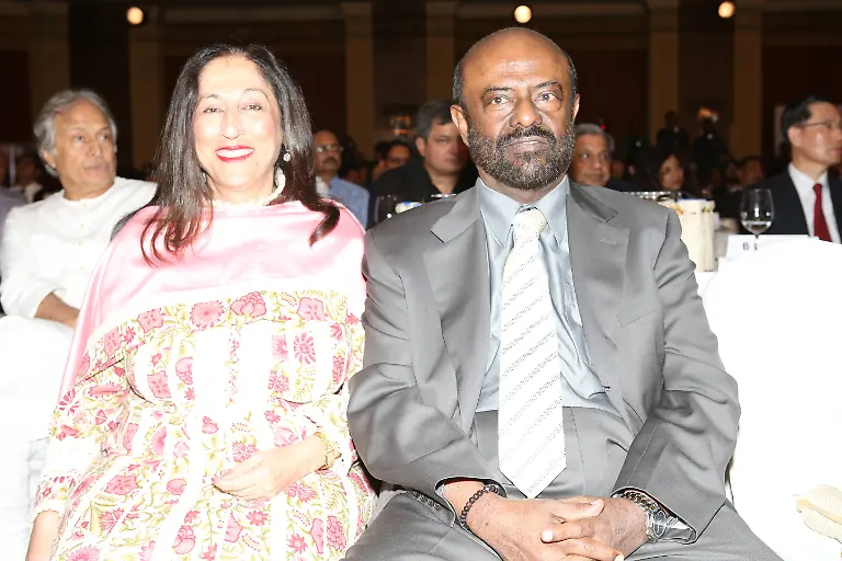 NEW-DELHI-INDIA-AUGUST-7-Shiv-Nadar-Founder-Chairman-HCL-and-Shiv-Nadar-Foundation-with-wife-Kiran-Nadar-during-the-AIMA-Managing-India-Awards-2014-on-August-7-2014-in-New-Delhi-India