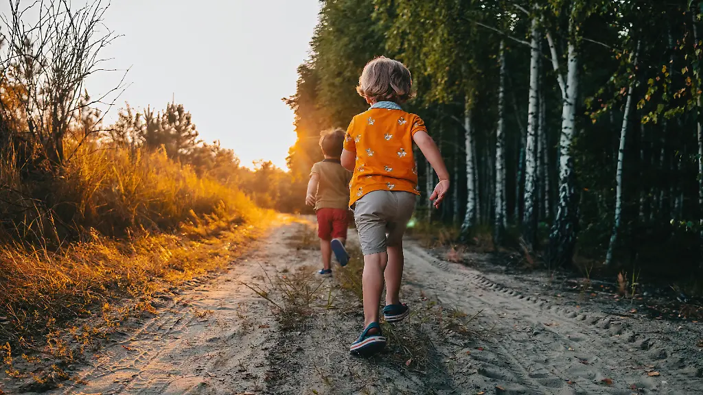 Cute-kids-boys-runs-at-summer-nature-road-Brothers-playing-outdoors-Sunset-Happy-childhood