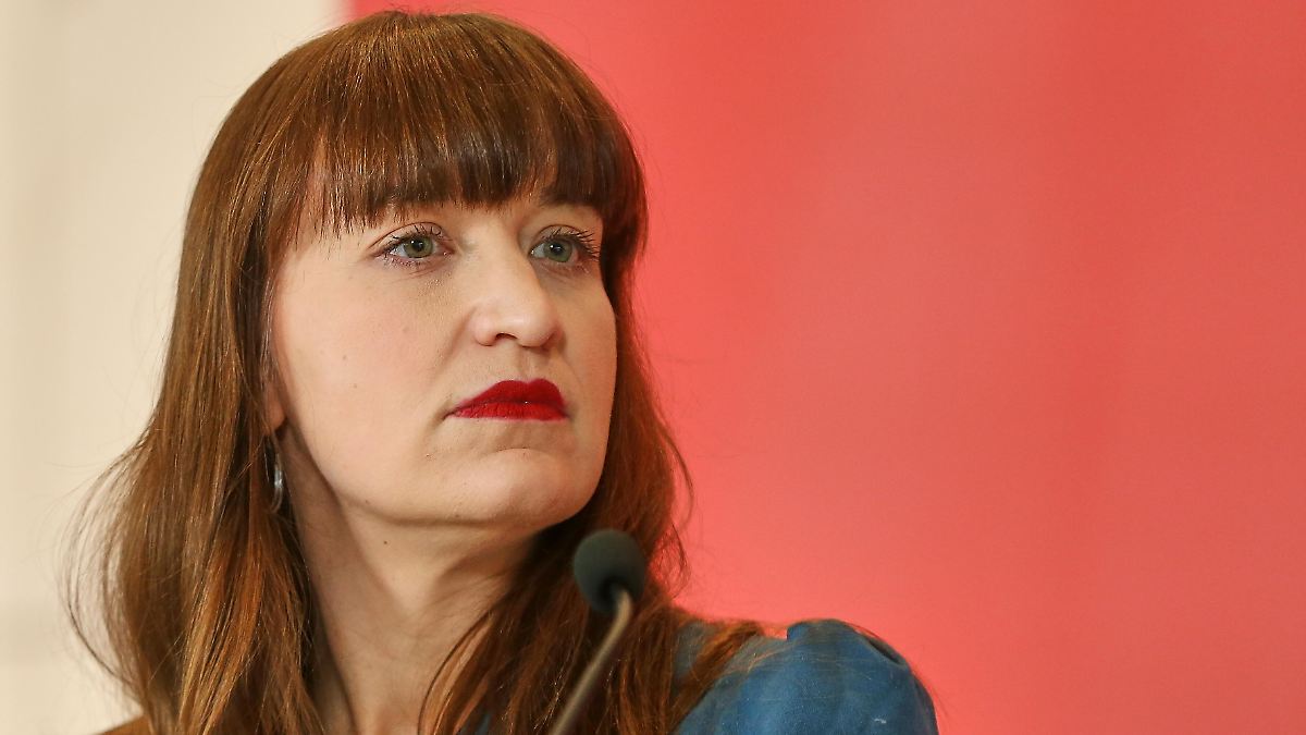 Left Party abstains on pensions: Reichinnek: Without a Chancellor's ...