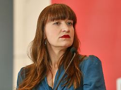 Linke enthält sich bei Rente: Reichinnek: Ohne Kanzlermehrheit "rollen Köpfe" in Union