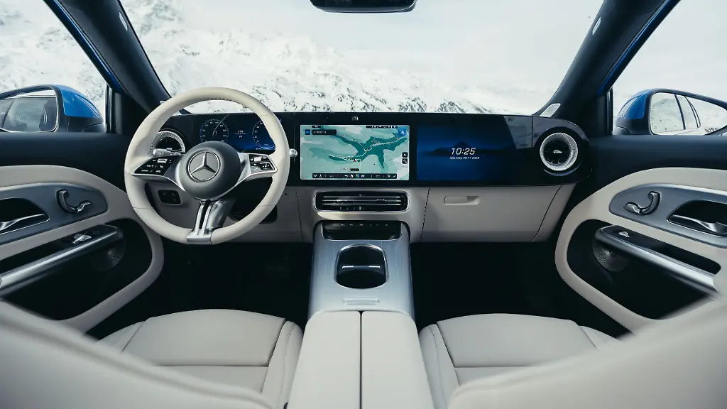 Weltpremiere-des-neuen-Mercedes-Benz-GLB-in-Hochgurgl-2025-Exterieur-Farbe-Klarblau-Metallic-Interieur-Polster-Ledernachbildung-ARTICO-Beige-Mercedes-Benz-GLB-250-mit-EQ-Technologie-Energieverbrauch-kombiniert-18-3-15-8-kWh-100-km-CO-Emissionen-kombiniert-0-g-km-CO-Klasse-A-World-Premiere-of-the-all-new-Mercedes-Benz-GLB-in-Hochgurgl-2025-Exterior-color-Sheer-Blue-Metallic-Interior-upholstery-ARTICO-beige-Mercedes-Benz-GLB-250-with-EQ-Technology-combined-energy-consumption-18-3-15