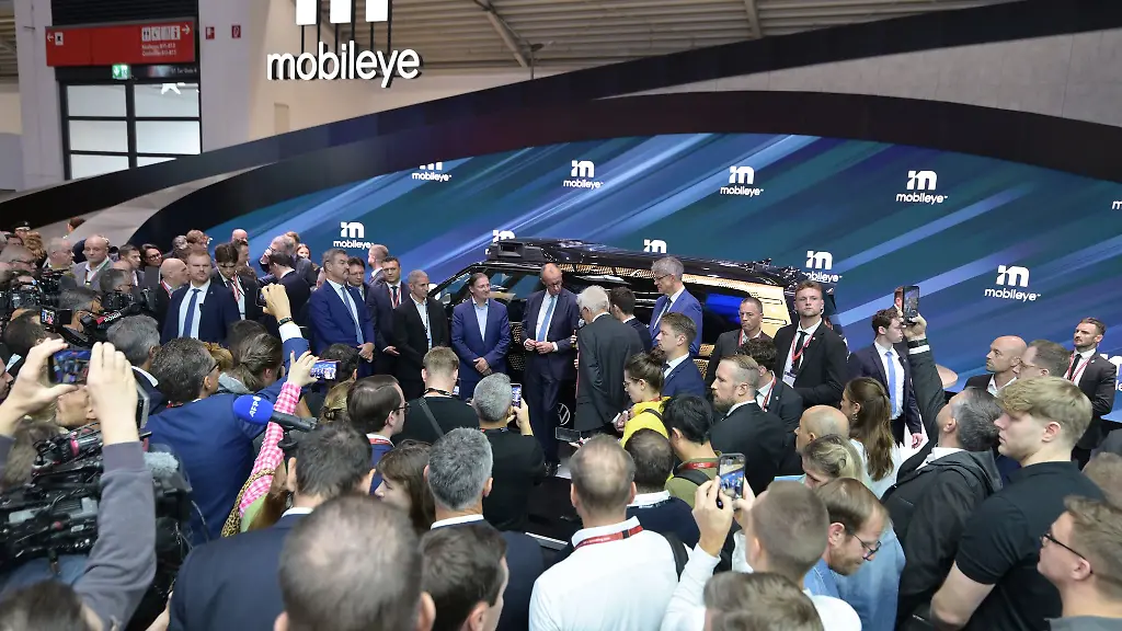 Die-Automesse-IAA-war-mit-einer-halben-Million-Besuchern-eines-der-Grossereignisse-des-Sommers-in-Muenchen