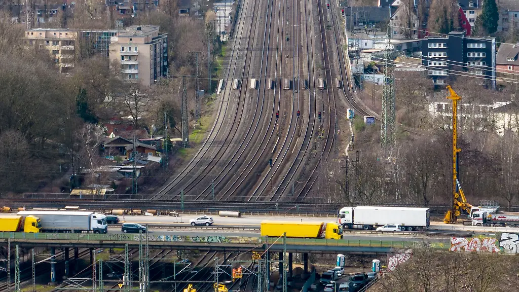 Die-Bahngleise-unter-dem-Autobahnkreuz-Kaiserberg-werden-Anfang-2026-erneut-fuer-vier-Wochen-gesperrt