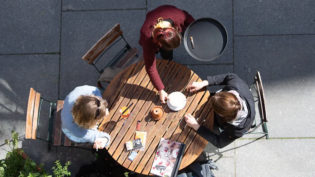 Lohnspreizung-in-Deutschland-Der-Anteil-der-Beschaeftigten-im-Niedriglohnsektor-hat-sich-zuletzt-nicht-weiter-verringert