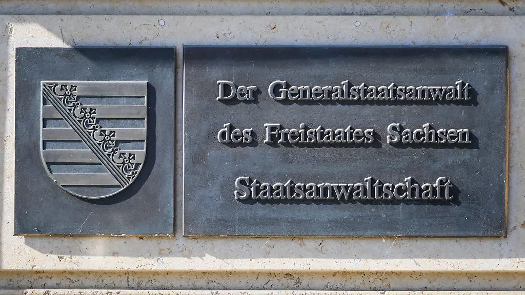 Gegen-zwei-mutmassliche-Rechtsextremisten-hat-die-Staatsanwaltschaft-Dresden-Anklage-wegen-eines-brutalen-Angriffs-auf-einen-19-Jaehrigen-erhoben