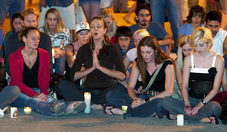 2003-10-05T120000Z-1960598555-RP4DRHZNBIAA-RTRMADP-3-ROY-HORN-VIGIL