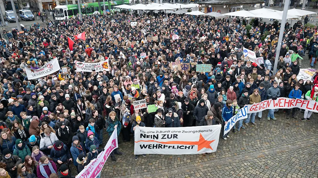 In-Dresden-begann-der-Protest-um-10-00-Uhr