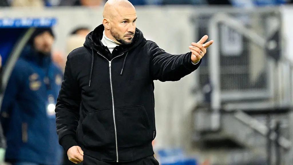 Coach-Christian-Ilzer-von-der-TSG-1899-Hoffenheim-freut-sich-auf-das-Auswaertsspiel-gegen-Borussia-Dortmund