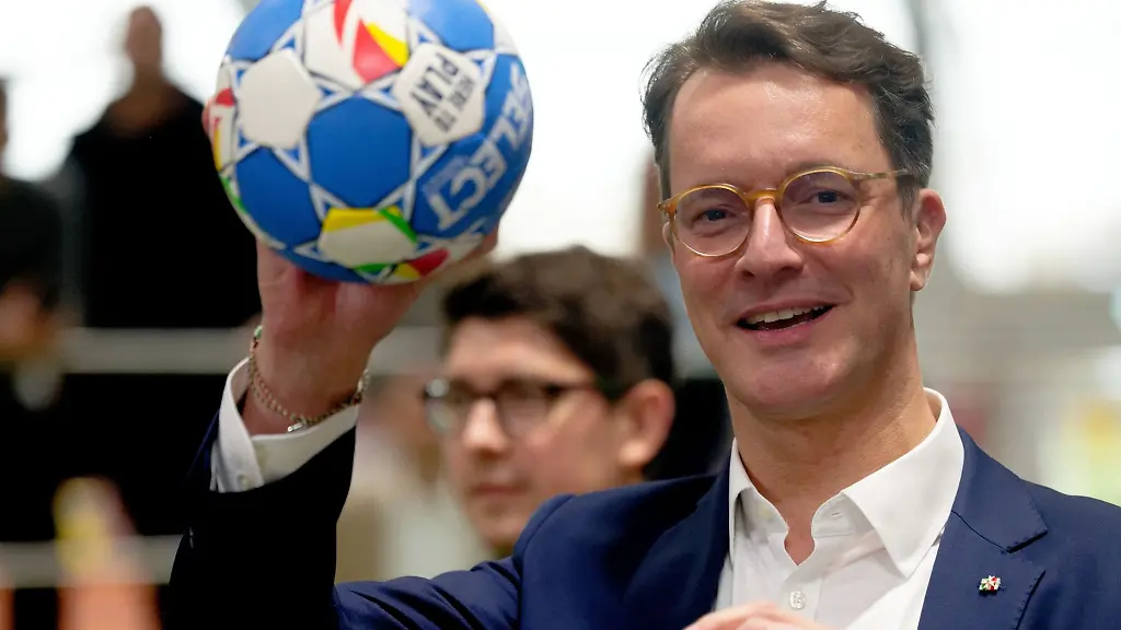 Ministerpraesident-Hendrik-Wuest-CDU-bei-der-Vorstellung-des-aktualisierten-Olympia-Konzepts-Archivbild