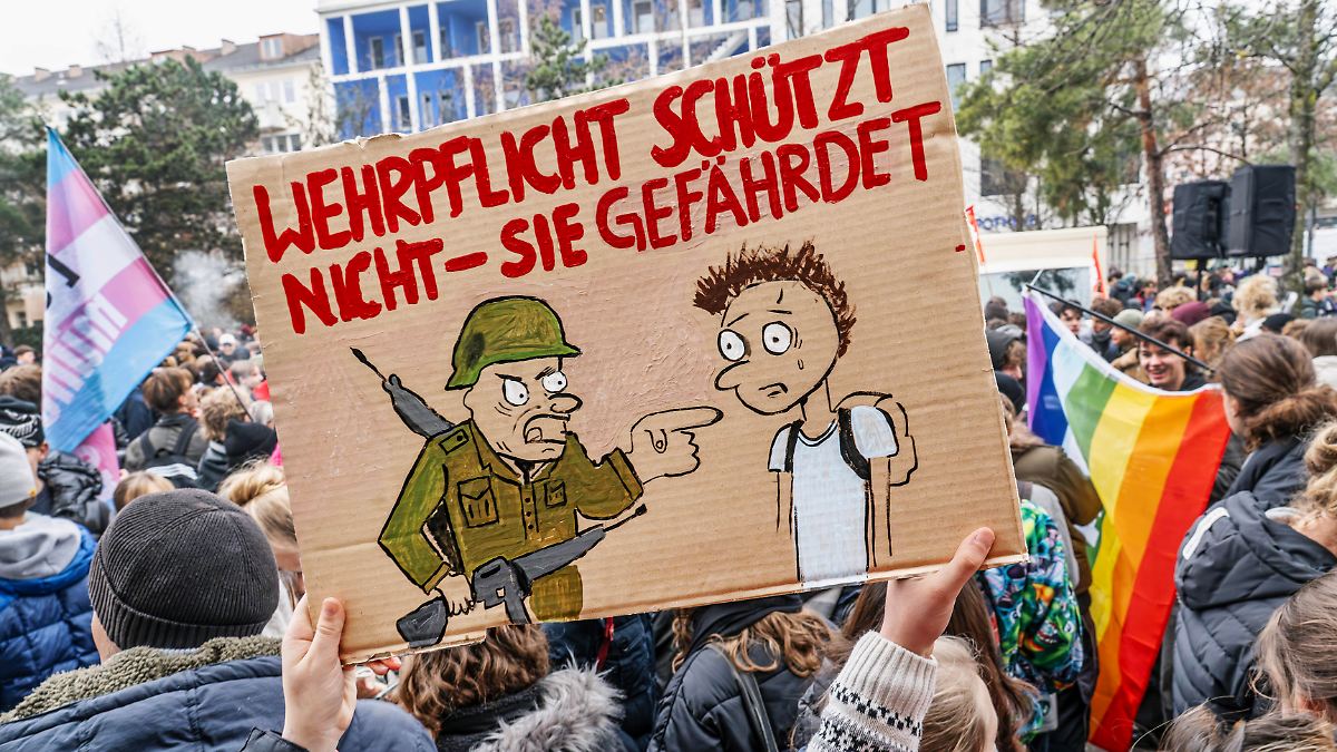 Musterung-wird-verpflichtend-Tausende-Sch-ler-demonstrieren-gegen-Wehrdienst