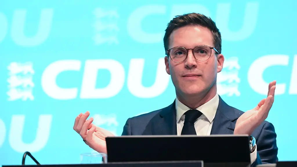 Kurz-vor-der-heissen-Phase-des-Landtagswahlkampfs-bringt-sich-die-baden-wuerttembergische-CDU-mit-Spitzenkandidat-Hagel-in-Stellung