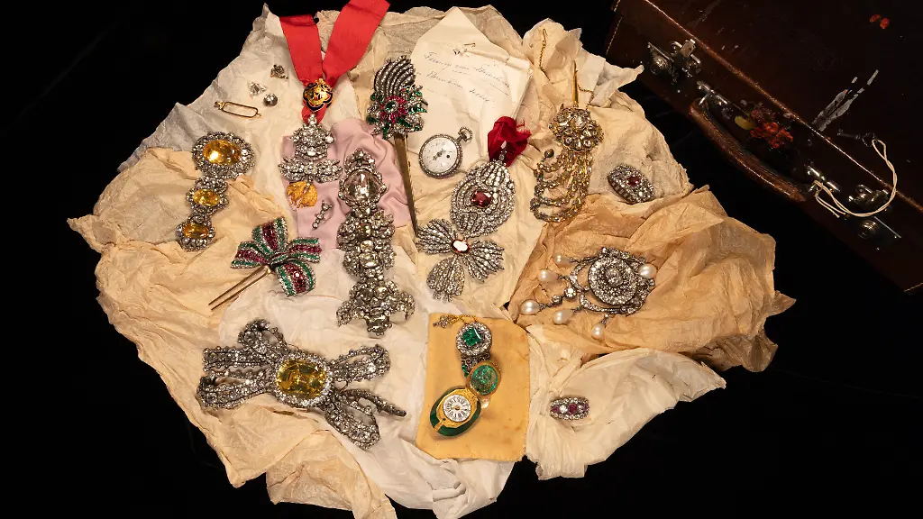 Wieder-aufgetauchte-Schmuckstuecke-der-Familie-Habsburg-undatierte-Aufnahme