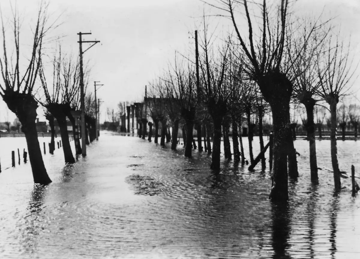 Geflutete-Teile-des-Hinterlandes-des-Atlantikwalles-Dadurch-sollten-u-a-die-Landung-von-Fallschirmjaegern-erschwert-werden