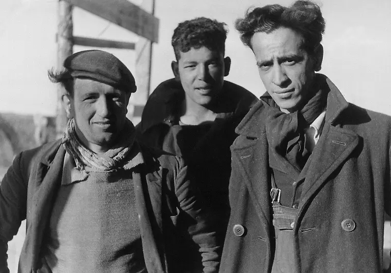 Franzoesische-Zwangsarbeiter-werden-beim-Bau-des-Atlantikwalls-an-der-franzoesischen-Atlantikkueste-eingesetzt-Aufnahmedatum-01-01-1943-31-12