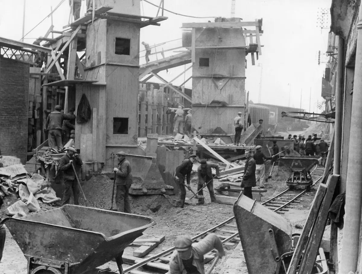 Grossbaustelle-an-der-franzoesischen-Kueste-Aufnahmedatum-01-01-1942-31-12