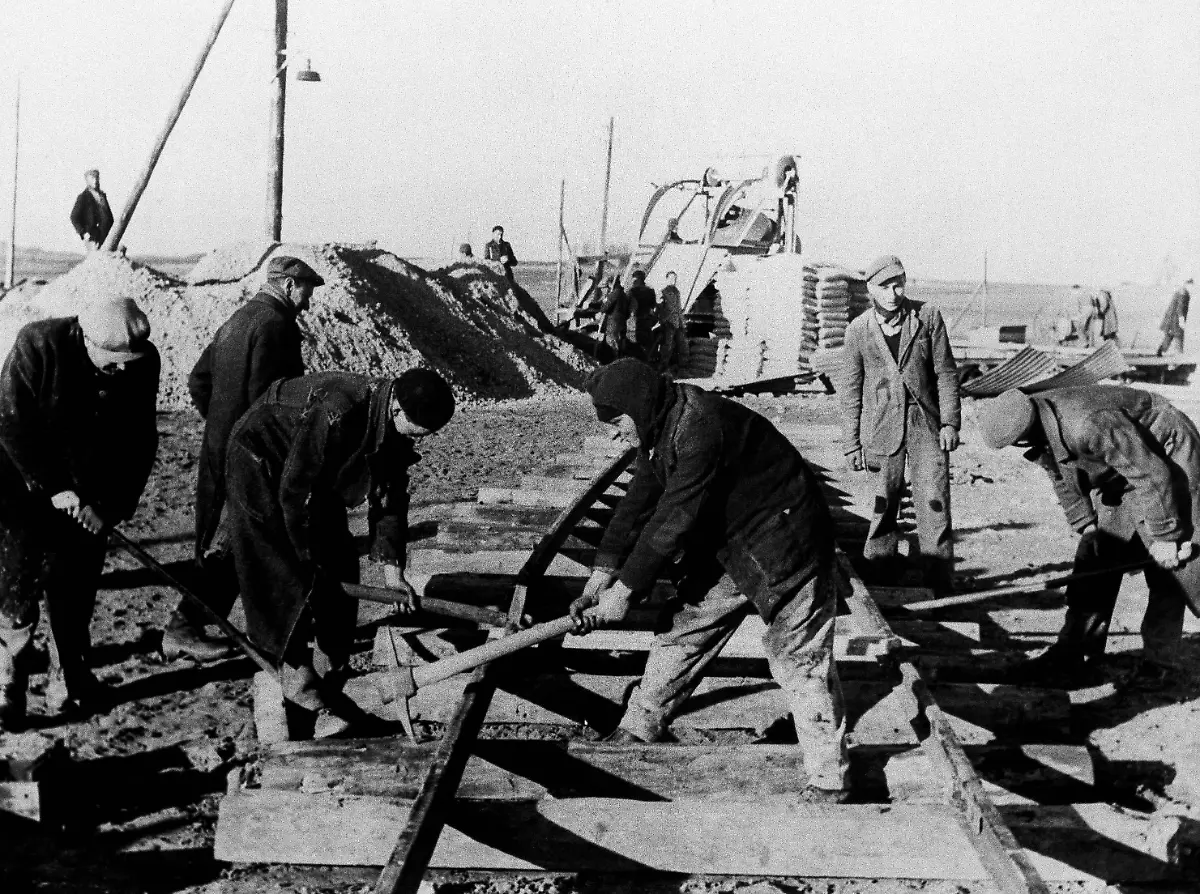 These-men-are-volunteer-workmen-belonging-to-14-different-nations-helping-to-erect-new-fort-in-the-Atlantic-Wall-at-Biscayne-Bay-in-France-May-16-1944