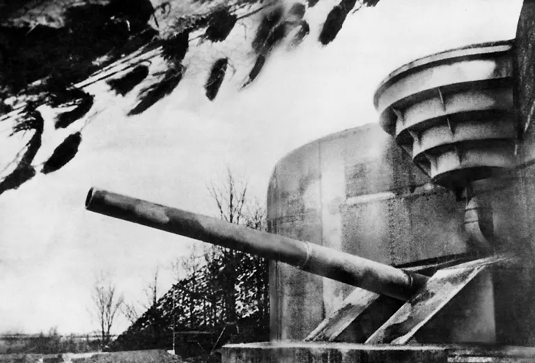 This-picture-appeared-in-a-June-issue-of-the-German-propaganda-magazine-Signal-under-the-general-heading-Atlantic-Wall-shown-July-2-1943-and-captioned-as-follows-Pill-Boxes-Along-the-Arctic-Atlantic-and-Mediterranean-Coasts-from-Norway-by-way-of-France-to-Greece-thousands-of-these-heavy-and-heaviest-pill-boxes-were-built