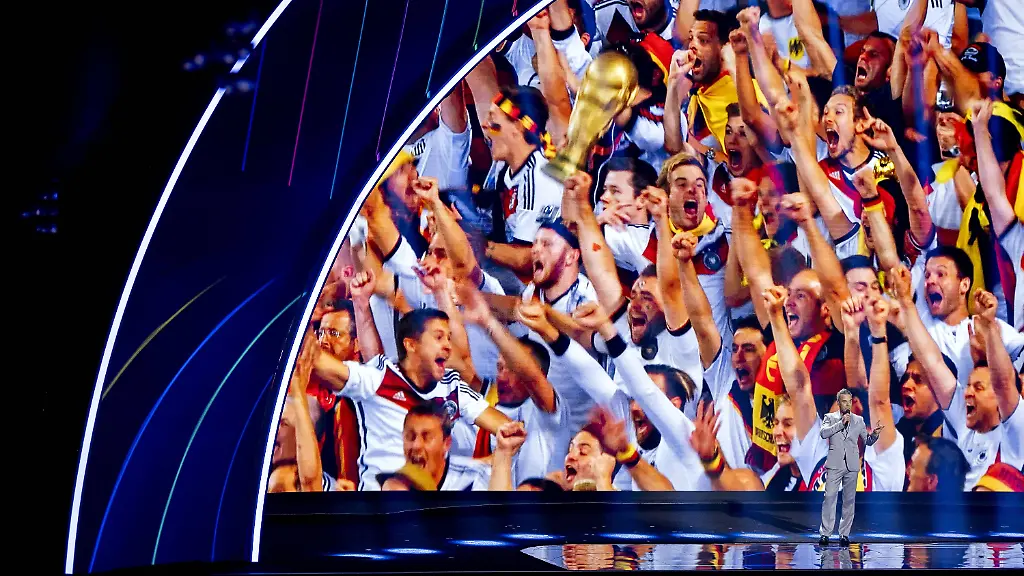 WASHINGTON-Robbie-Williams-during-the-draw-for-the-2026-World-Cup-in-the-United-States-ANP-KOEN-VAN-WEEL-netherlands-out-belgium-out-PUBLICATIONxINxGERxSUIxAUTxONLY-Copyright-xx-x543984399x-originalFilename-543984399