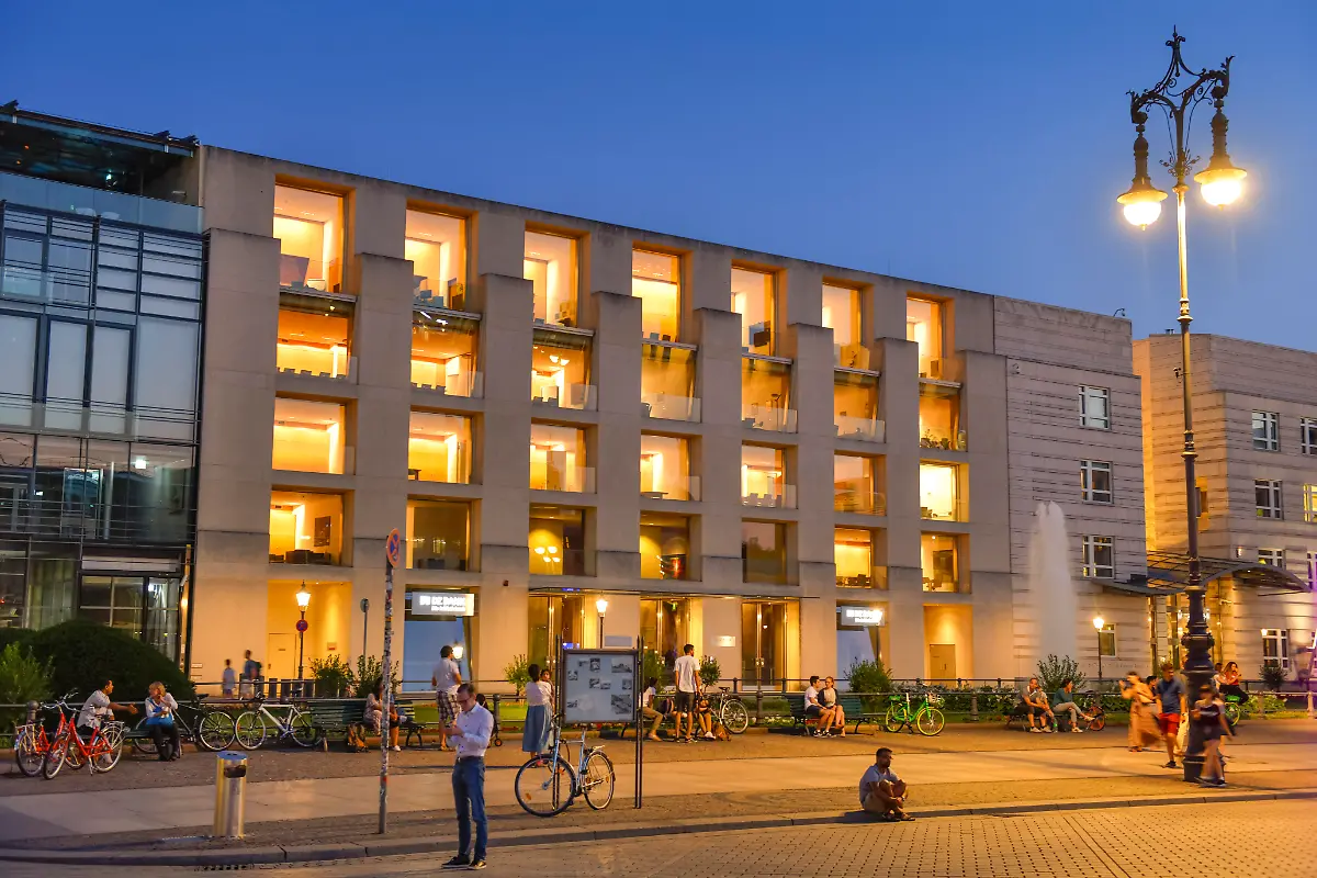 DZ-Bank-Pariser-Platz-Mitte-Berlin-Deutschland