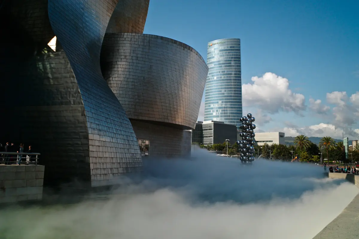 The-Sculpture-Tall-Tree-The-Eye-by-Anish-Kapoor-and-the-Iberdrola-building-surrounded-by-The-Fog-sculpture-designed-as-a-sculptural-medium-by-Fujiko-Nakaya-The-Guggenheim-Museum-in-Bilbao-Kike-Calvo-via-AP-Images