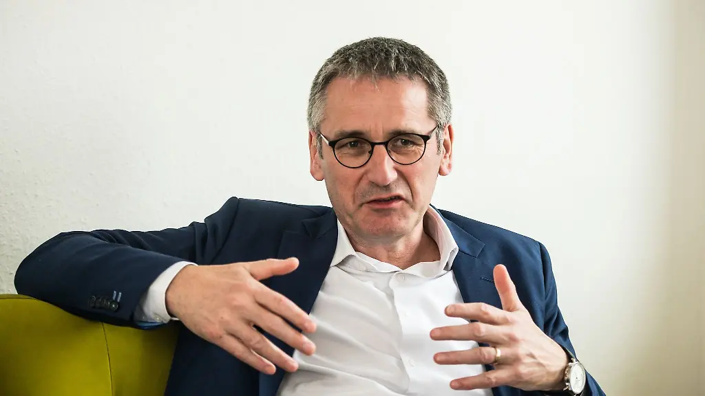 Es-gibt-zu-wenige-Orte-in-der-Gesellschaft-wo-alle-sozialen-Schichten-zusammenkommen-sagt-Landtagspraesident-Hering