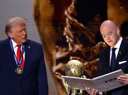 Trump stolz auf "Preis für mich": Johnny schenkt Donnie einen perfekten Tag