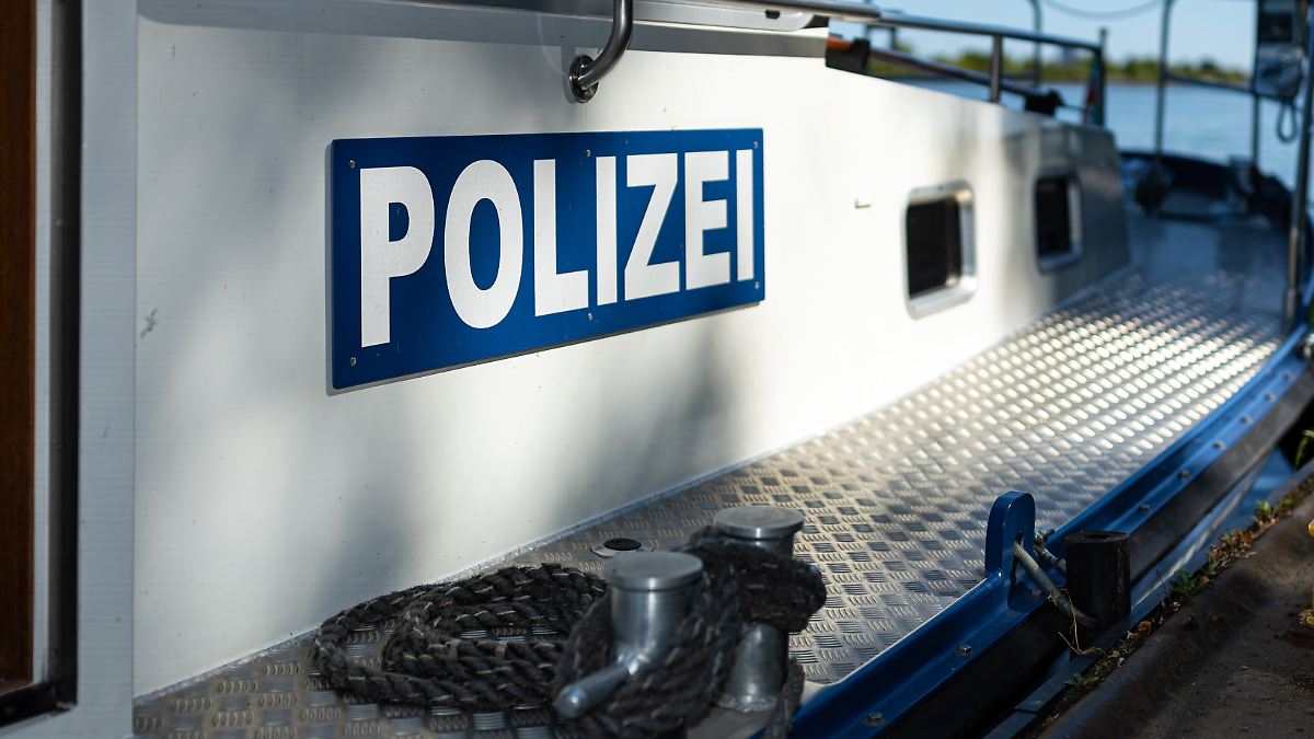 Schock-f-r-130-Passagiere-Passagierschiff-kracht-gegen-Br-cke-in-Bayern