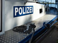 Schock für 130 Passagiere: Passagierschiff kracht gegen Brücke in Bayern