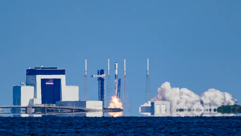 October-29-2025-Cape-Canaveral-Florida-USA-A-SpaceX-Falcon-9-rocket-carrying-29-Starlink-satellites-lifts-off-from-Space-Launch-Complex-40-at-Cape-Canaveral-Space-Force-Station-Florida-at-12-35-p-m-EDT-on-Oct-29-2025