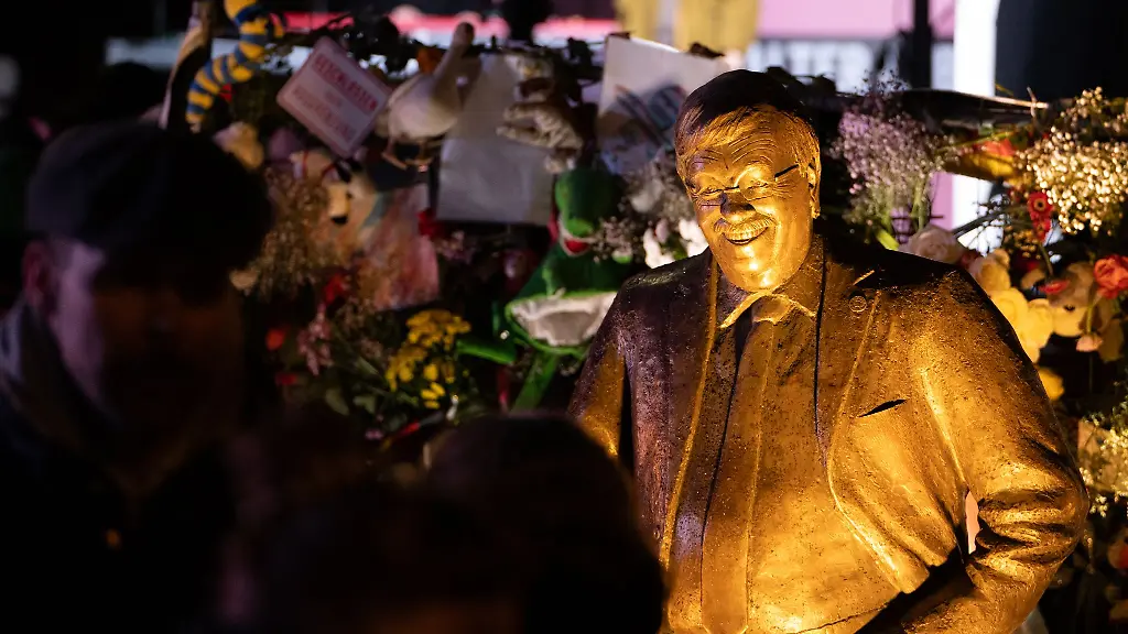 Seit-Dienstag-steht-vor-der-CDU-Parteizentrale-in-Berlin-eine-Statue-des-ermordeten-CDU-Politikers-Walter-Luebcke-Das-Zentrum-fuer-Politische-Schoenheit-hat-sie-dort-aufgestellt