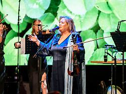 "Zutiefst erschüttert": Kathy Kelly sagt Konzert nach Todesfall kurzfristig ab